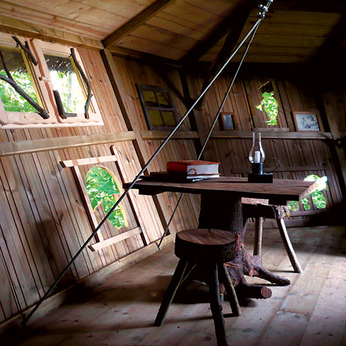 L'intérieur de la cabane des Elfes