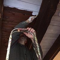 Un peu plus de clarté avec du blanc entre les poutres.